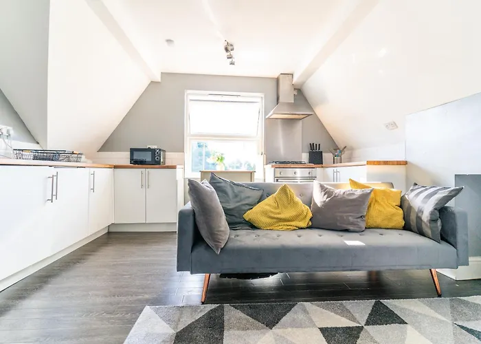 2 - Bed Haven With Free Parking